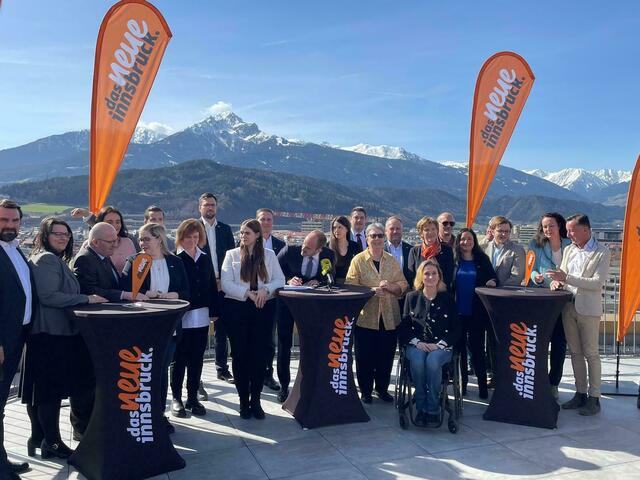 Florian Tursky stelle das Team seiner Liste "das neue Innsbruck" vor, die Ausgangsbasis war gut, das Ergebnis schlecht. | Foto: MeinBezirk