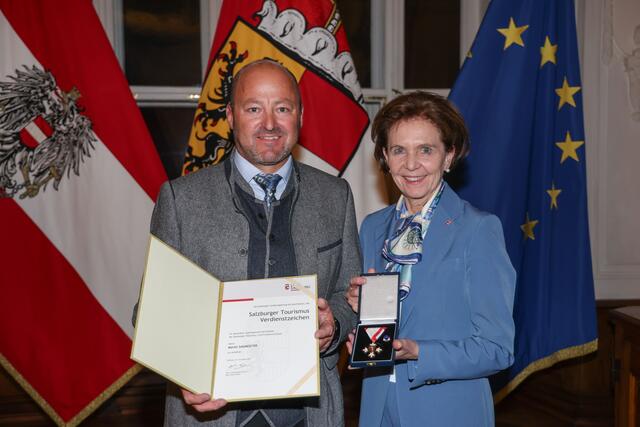 Landtagspräsidentin Brigitta Pallauf mit Martin Sagmeister aus Lessach | Foto: Land Salzburg / Franz Neumayr