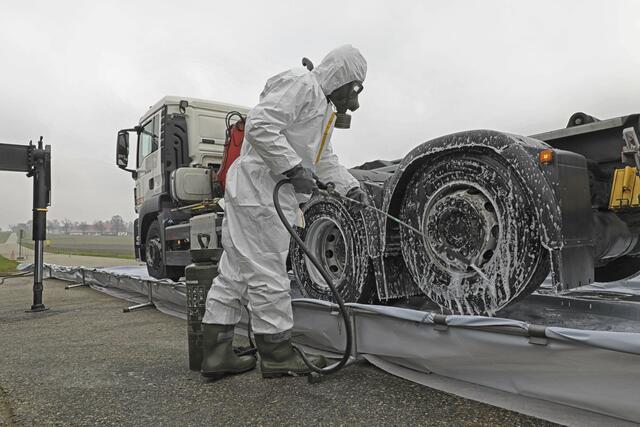Mit der Ausbreitung der Vogelgrippe im Bezirk Amstetten hat das Bundesheer Maßnahmen zur Eindämmung des Virus ergriffen.  | Foto: Bundesheer/Albin Fuss