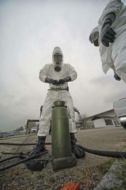 Bundesheer nach Ausbruch der Vogelgrippe in Niederösterreich im Assistenzeinsatz. | Foto: Bundesheer/ Albin Fuß