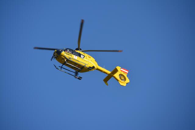 Der Notarzthubschrauber flog das verletzte Mädchen in die Klinik Donaustadt nach Wien. | Foto: MeinBezirk