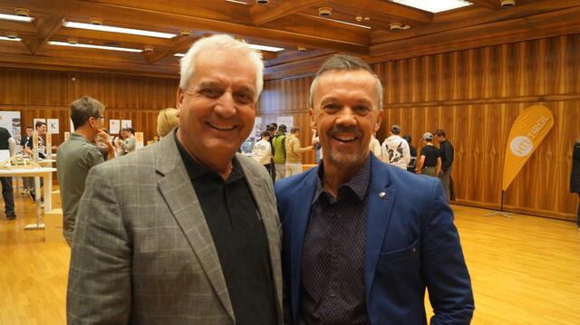 Dir. Heinz Kofler im Gespräch mit Otmar Ladner von der Wirtschaftskammer.  | Foto: Johanna Tamerl