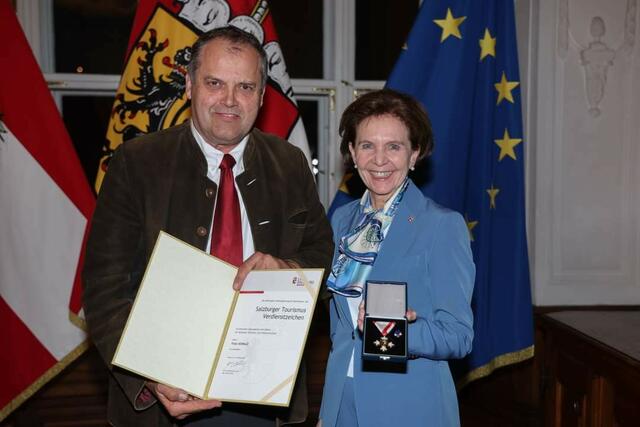 Franz Seiwald mit LT-Präsidentin Brigitta Pallauf.
Foto: LMZ