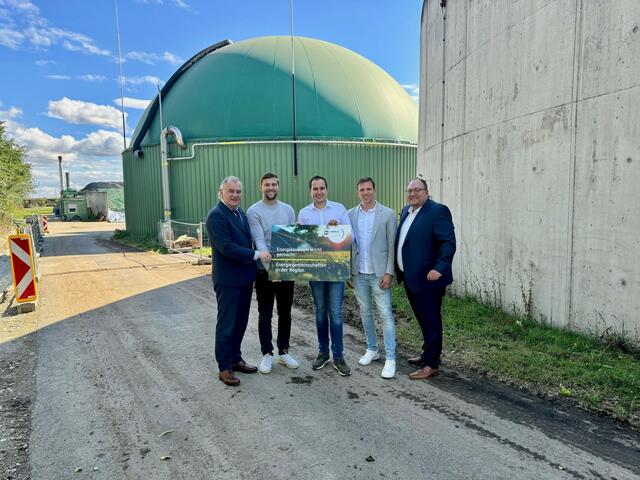 Stadtrat Franz Dinhobl, Geschäftsführer Energiegemeinschaft Lichtenwörth Andreas Stingl, Bürgermeister Manuel Zusag, Projektleiter EZN Andreas Schwifcz, Geschäftsführer EZN Bernhard Karnthaler. | Foto: EZN