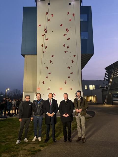 Sportdirektor des KVÖ, KVNÖ-Präsident Bernd Tauber, NV-Vorstandsdirektor Bernhard Lackner, Klemens Ertel, Bischofsvikar Pater Patrick Schöder und LH-Stellvertreter Udo Landbauer. | Foto: Martina Schweller