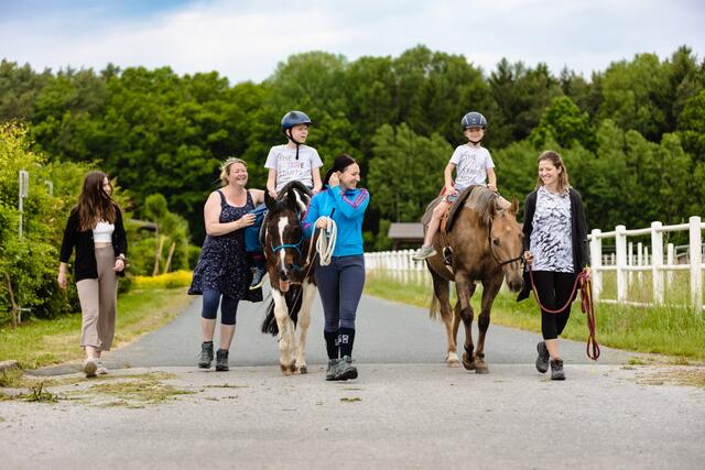 Die Pferdegestützte Therapie ist ein wesentlicher Teil im Sterntalerhof. | Foto: Stephan Zwieauer