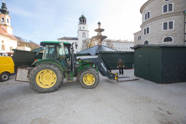 Die Aufbauarbeiten für den 50. Salzburger Christkindlmarkt am Salzburger Dom- und Residenzplatz haben gestartet. | Foto: christkindlmarkt.co.at, Salzburg - Neumayr