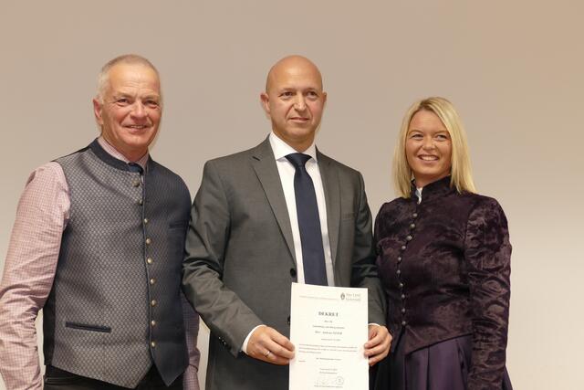 Bgm. Patriz Rechberger, Andreas Geier, der neue Bgm. von Vorau und BH Kerstin Raith-Schweighofer (v.l.n.r.)  | Foto: RMA