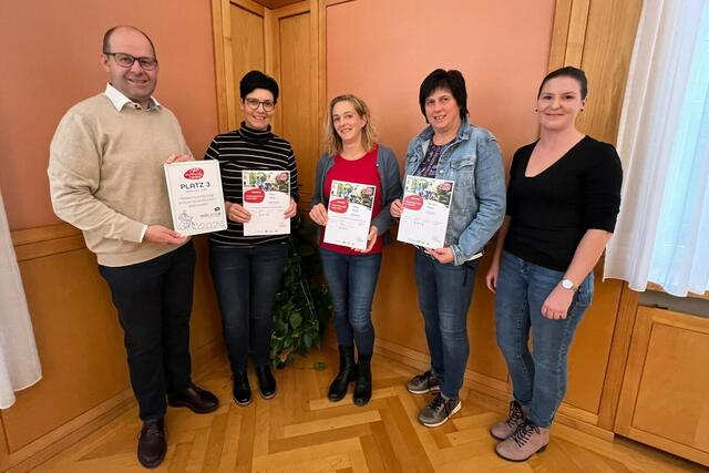 Bürgermeister Thomas Heissenberger, Petra Harg, Tanja Glatzl, Daniela Kager und Gesundheitsbeauftragte Carina Binder. | Foto: Selina Beiglböck