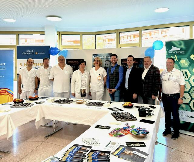 Das Team der Klinik Oberwart mit den Gästen der FH Burgenland, an der ab 2025/26 der Studiengang Radiologietechnologie angeboten wird. | Foto: Gesundheit Burgenland