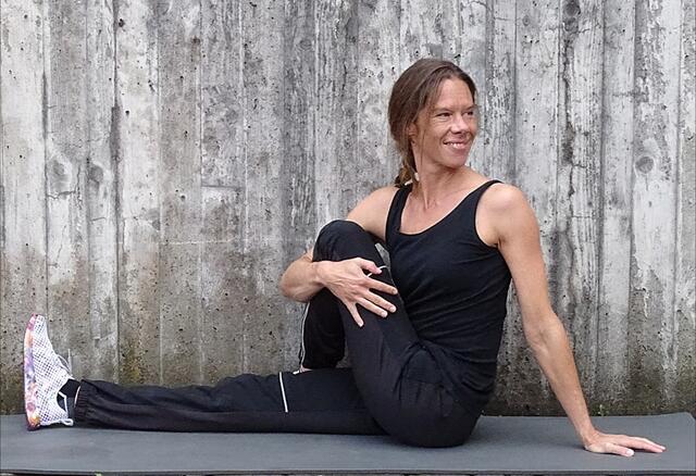 Auch Dehnungsübungen gehören zum Programm der Vitaltrainerin aus Leoben. | Foto: Eveline Wolz
