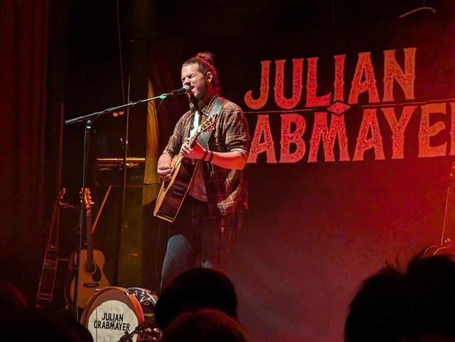 Julian Grabmayer fungierte als Einheizer. | Foto: Ropatsch