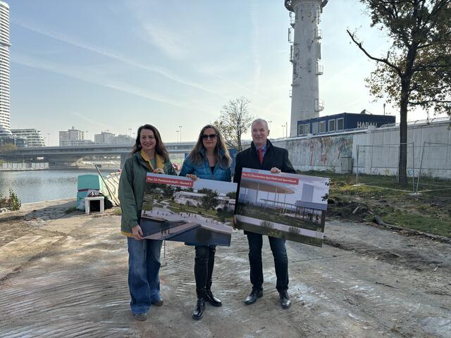 Selma Arapovic, Neos Wien Stadtentwicklungssprecherin, Wiener Gewässer Stadträtin Ulli Sima (SPÖ) und Donaustädter Bezirksvorsteher-Stellvertreter Karl Gasta (SPÖ) machten sich ein Bild von den Arbeiten am Pier 22. | Foto: Luise Schmid/MeinBezirk