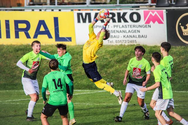 Jonas Lehofer im Tor der weizer U18 zeigte tolle Paraden | Foto: Iris Bloder
