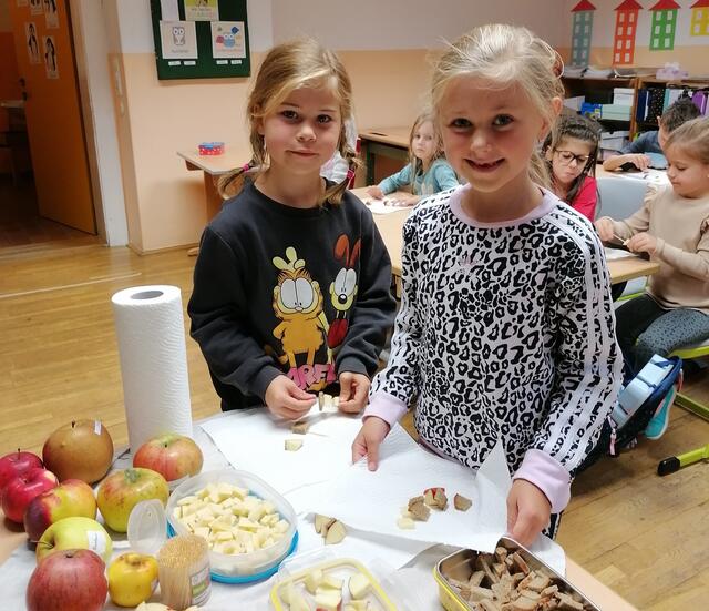 Äpfel, Käse &amp; Brot wurden verspeist und für gut befunden. | Foto: VS St. Ulrich