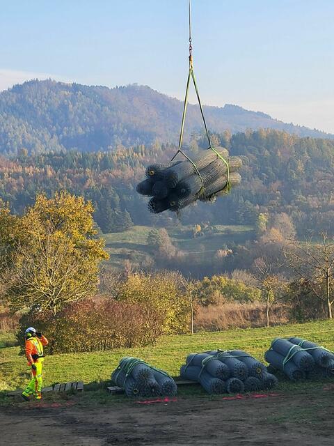 Etwa 1.300 Quadratmeter Hochleistungsfelsgitter wurden geliefert. | Foto: Murlasits