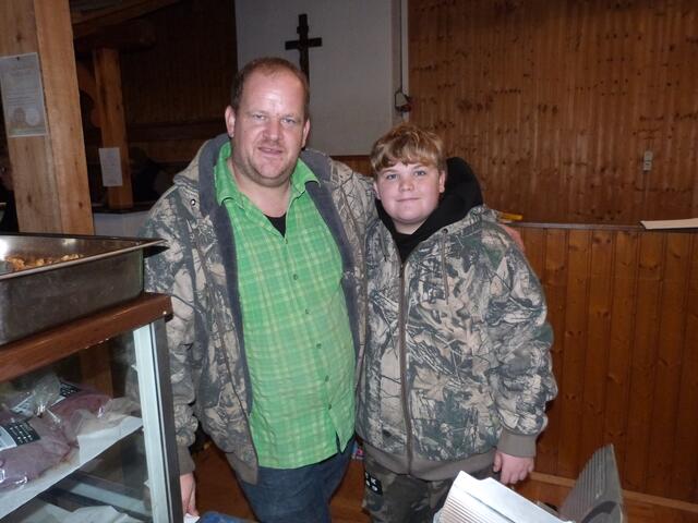 Der Apfel fällt nicht weit vom Stamm - so wurde dem kleinen Chef auch die Liebe zur Wurst in die Wiege gelegt. 