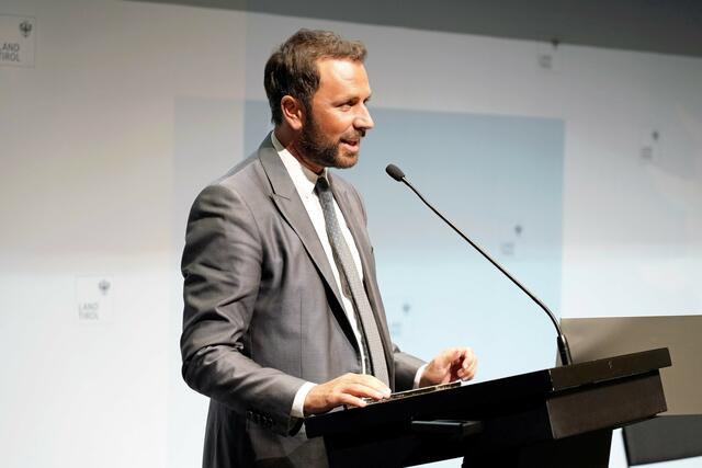 "Ziel des ersten Vernetzungstreffens ist es, alle Akteurinnen und Akteure in Tirol zusammenzubringen, den informellen Austausch zu fördern und neue Netzwerke zu schaffen", betonte Dornauer.  | Foto: Land Tirol/Neuner