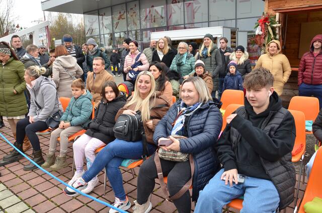 Viele Gäste schon bei der Eröffnung. | Foto: Oblak