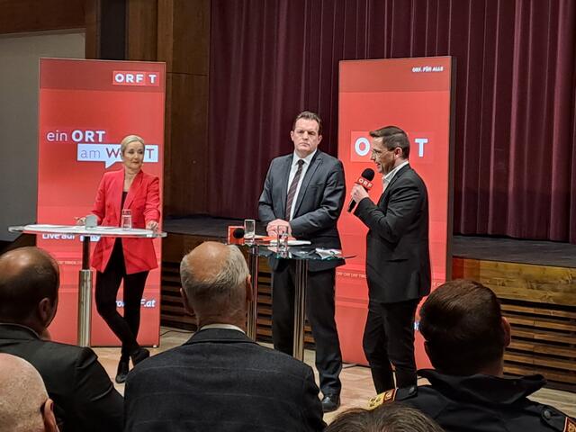 Auch Verkehrs-LR René Zumtobel und der Grieser Bgm. Karl Mühlsteiger kamen ausführlich zu Wort. | Foto: Lorenzatto