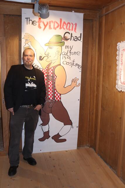 Der ausstellende Künstler: Christoph Mathoy.  | Foto: Elisabeth Zangerl