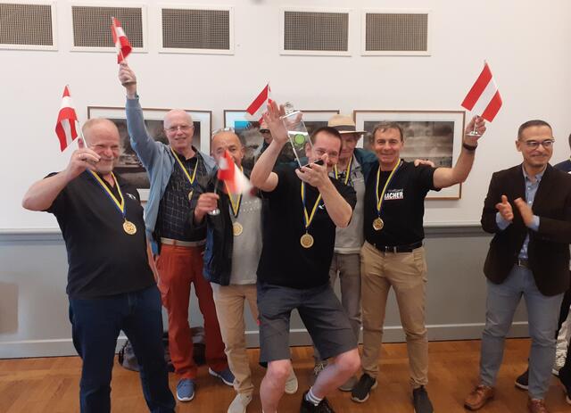 Das österreichische Nationalteam mit Wolfgang Bacher aus Steinach (r.) holte heuer bei der WM in Schweden den Titel. | Foto: Silvia Bacher
