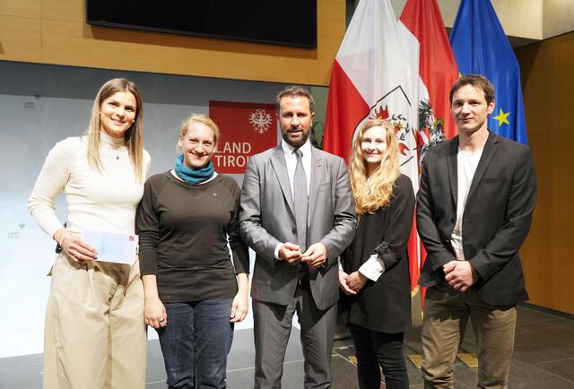 Anna-Maria Kogler (Moderatorin), Susanne Otta (, Expertin für Mental Health in Verbindung mit der Event-Branche), LHStv Georg Dornauer, Julia Pinggera und Heiko Wilhelm (beide vom Österreichischen Kletterverband) (v.l.)  beim Treffen in Innsbruck. | Foto: Land Tirol/Neuner