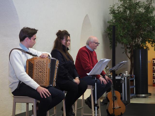 Tobias Schmidpeter, Birgit Schmidpeter und Hans T. Tafner (v.l.) bei der musikalischen Lesung im LCS Leoben | Foto: Gaube