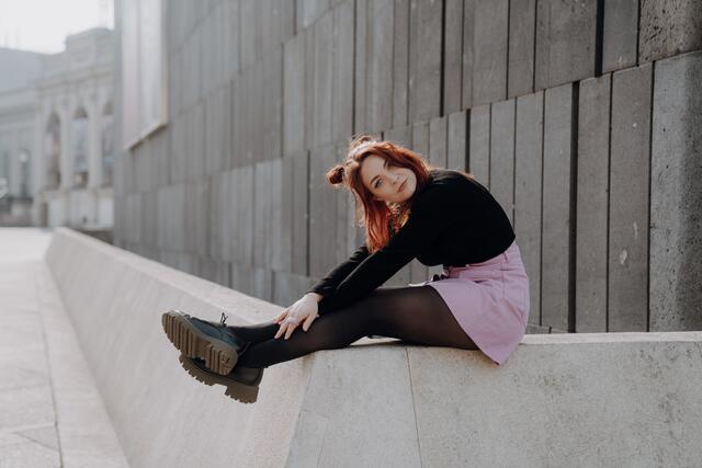 Julia Rosenfellner alias Lia Nell sind selbstgeschriebene Lieder im Dialekt, die zum Nachdenken anregen. | Foto: Ines Futterknecht