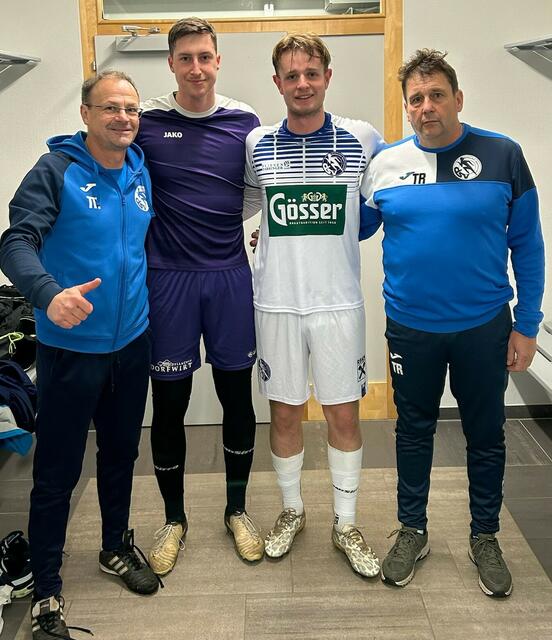 Für Trainer Wolfgang Wilscher (r) und Co Jakob Wastian (l) sind Jaka Miletic (2. l.) und Marco Lesiak am Samstag mögliche Fixstarter. | Foto: Längle/KK