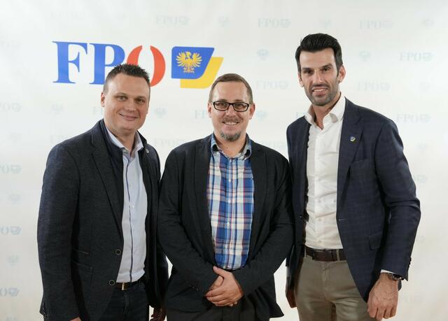 FPÖ-Spitzenkandidat Daniel Hollensteiner mit LAbg. Andreas Bors und LH-Stv. Udo Landbauer. | Foto: FPÖ