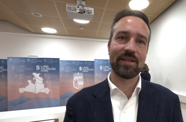 "Ich bin Demokrat und anerkenne das knappe, aber eindeutige Ergebnis. Es wird uns aber nicht hintern, weiter die Schiene auszubauen und weitere sinnvolle Alternativen zu prüfen. Wir werden uns nächste Woche mit der Stadt Salzburg zusammensetzen", so LH-Stv. Stefan Schnöll. | Foto: Martin Schöndorfer, 2024
