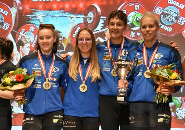 Victoria Steiner vom KSV Rum (l.) beeindruckte in der letzten Damen-Bundesliga-Runde mit einer herausragenden Leistung und sicherte sich den vierten Platz für ihr Team, während der SK VÖEST Linz den Titel holte. | Foto: Conny Högg