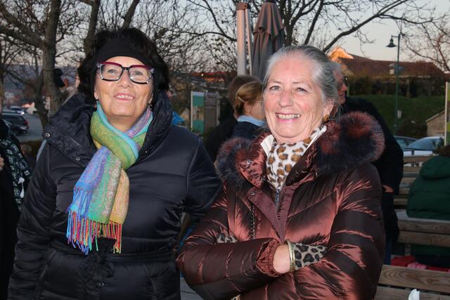 Eva und Andrea probierten die edlen Tropfen der Purbacher Winzerinnen und Winzer. | Foto: Eduard Wimmer