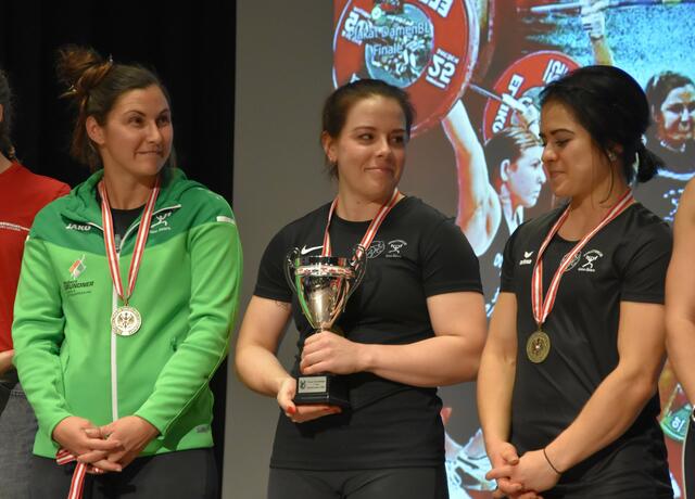WKG Öblarn/AV Graz auf Rang drei der Damen Bundesliga. V.L.: Verna Grundner, Dr. Anna Zwietasch und Melanie Stumpf.

Foto: Conny Högg