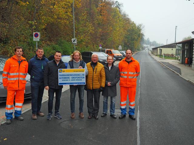 Rudolf Brandsteidl (Strm. Tulln), Mario Greiner (Leiter-Stv. der Strm. Tulln), LAbg. Andreas Bors (i.V. von LH-Stellvertreter Udo Landbauer), Alfred Kögl (Ortsvorsteher Greifenstein, Marktgemeinde St. Andrä-Wördern), gf. GR Franz Semler (Marktgemeinde St. Andrä-Wördern), Dipl.-Ing. Ronald Keiblinger (Leiter-Stv. der NÖ Straßenbauabteilung Tulln), Jürgen Traxler (Strm. Tulln).

  | Foto: Land NÖ