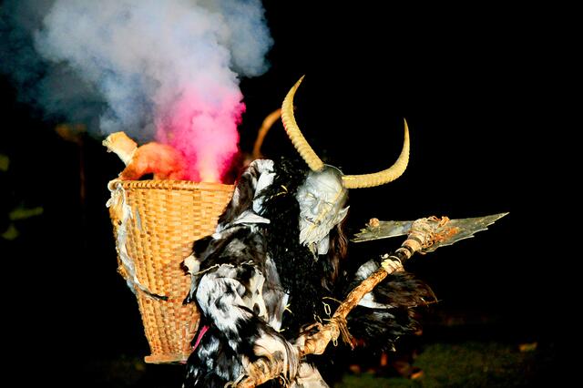 Bei manchen Herrschaften aus der Unterwelt ist nicht Feuer am Dach, dafür aber Feuer in der Kraxe! | Foto: Hassl