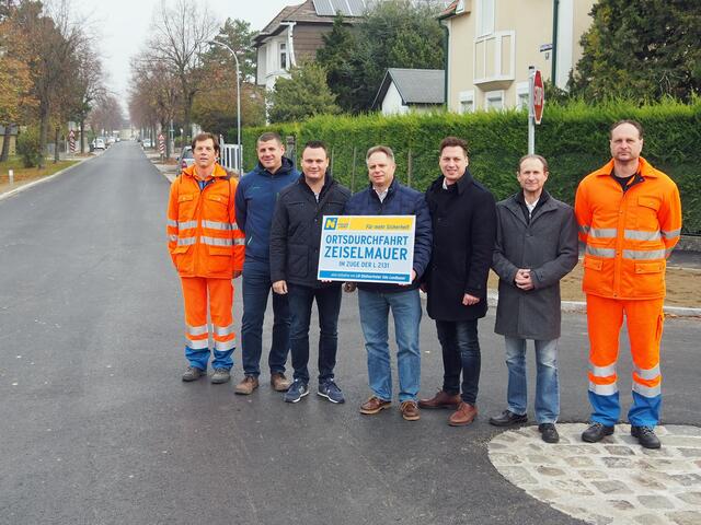 Rudolf Brandsteidl (Strm. Tulln), Mario Greiner (Leiter-Stv. der Strm. Tulln), LAbg. Andreas Bors (i.V. von LH-Stellvertreter Udo Landbauer), Bürgermeister Ing. Martin Pichler (Gemeinde Zeiselmauer-Wolfpassing), LAbg. Bernhard Heinreichsberger, Dipl.-Ing. Ronald Keiblinger (Leiter-Stv. der NÖ Straßenbauabteilung Tulln), Jürgen Traxler (Strm. Tulln). | Foto: Land NÖ