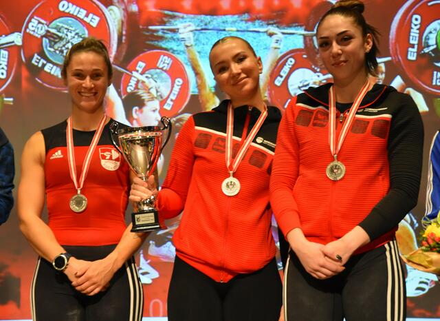 Bundesliga Vize Meister 2024 WKG Innviertel mit den drei Salzburgerinnen v. L.. Petra Schmutzer, Lena Raidel und Jessica Stauceanu im Team.

Foto: Conny Högg