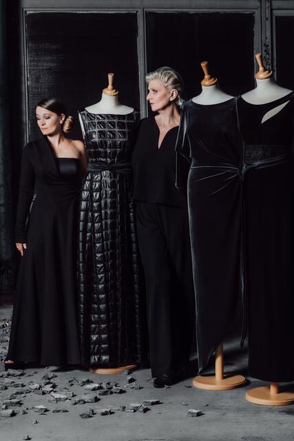 Das Grazer Designerduo ardea legt besonders viel Wert auf edle Stoffe.  | Foto: Stella Kager