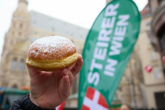 Zwischendurch gab es fluffige Faschingskrapfen. | Foto: Verein der Steirer in Wien/Ludwig Schedl