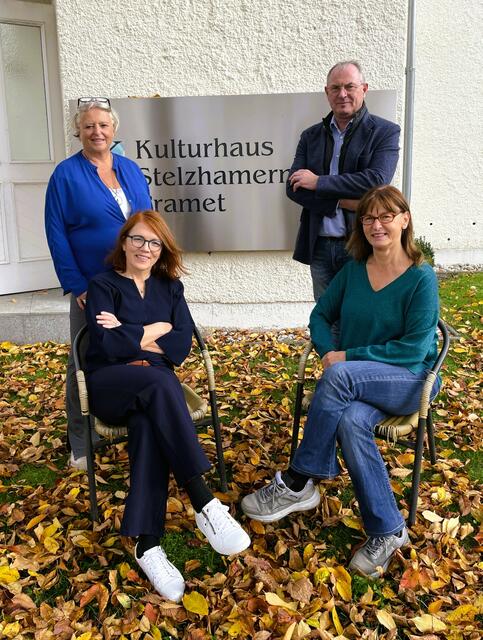 Verena Träger - Kuratorin Kulturhaus Stelzhamermuseum, Marianne Gogg - neue Obfrau Kulturhaus Stelzhamermuseum, Walter Zauner - Präsident des OÖ Volksbildungswerkes, Herta Gurtner - Bezirksleiterin OÖ Volksbildungswerk Bezirk Ried i.i. | Foto: Aloisa Gurtner