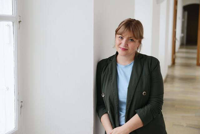 "Aus meiner Sicht ist heute Tag 0. Es darf keinen Stillstand geben. Mit mir als Verkehrs-Stadträtin wird es Taktverdichtungen, Linienerweiterungen und rasch umsetzbare Maßnahmen zur spürbaren Verbesserung geben. Wir als Stadt haben großen Handlungsbedarf", betont Stadträtin Anna Schiester. | Foto: Bürgerliste