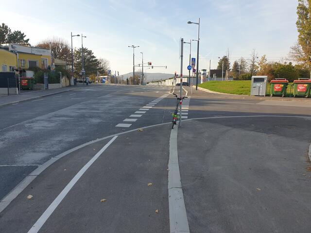 Ein großer Radweg auf der Wundtgasse. Was fehlt, sind die Radler. | Foto: Flickschuh/Grüne Meidling