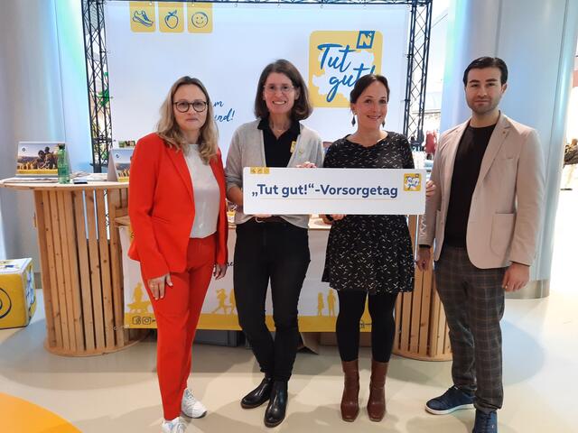 (v.l.n.r.) Centermanagerin Barbara Weinstabl, Ernährungsexpertin Heidemarie Hell,
Gesundheits-Stadträtin Bernadette Laister und Gemeinderat Mert Özsecgin.