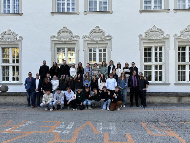 Die Schülerinnen und Schüler der Ferrarischule und die Studierenden des Medienkollegs Innsbruck übernehmen auch heuer wieder die Nachwuchsredaktion bei der Alpinmesse.  | Foto: Ferrarischule Innsbruck