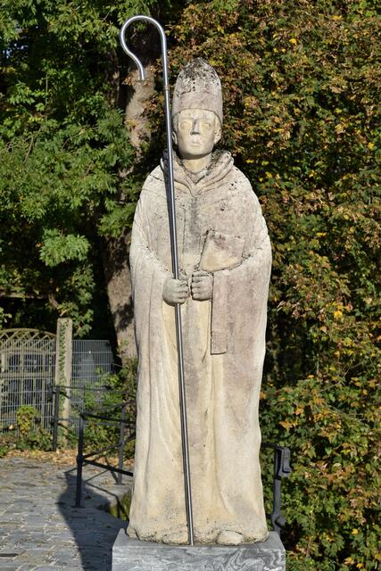 Oswald Eschelmüller: Wichmann-Skulptur aus ungarischem Kalkstein mit Bischofsstab aus Nirosta | Foto: Hans-Peter Kriener