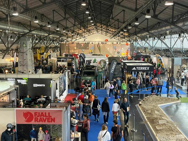 Die Schülerinnen und Schüler sowie Studierenden geben auf den Social Media - Kanälen einen Einblick in den Messealltag.  | Foto: CMI