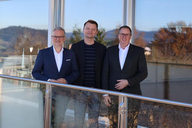 Christian Terink (SMW-Vorstandsvorsitzender), Florian Wakolbinger (Gesellschaft für Angewandte Wirtwschaftsforschung), Gerhard Usleber (SMW-Vorstand), v. l.  | Foto: SMW