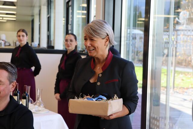Direktorin Martina Bombardelli zeigte sich im Namen der TFBS Landeck mehr als stolz. | Foto: Celina Leitner